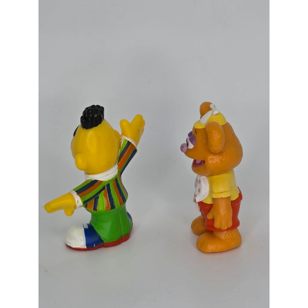 Sesame Workshop Hasbro 2010 Bert &:Fozzie Bear 2-3/4" pvc figure, cake toppers - Picture 4 of 9
